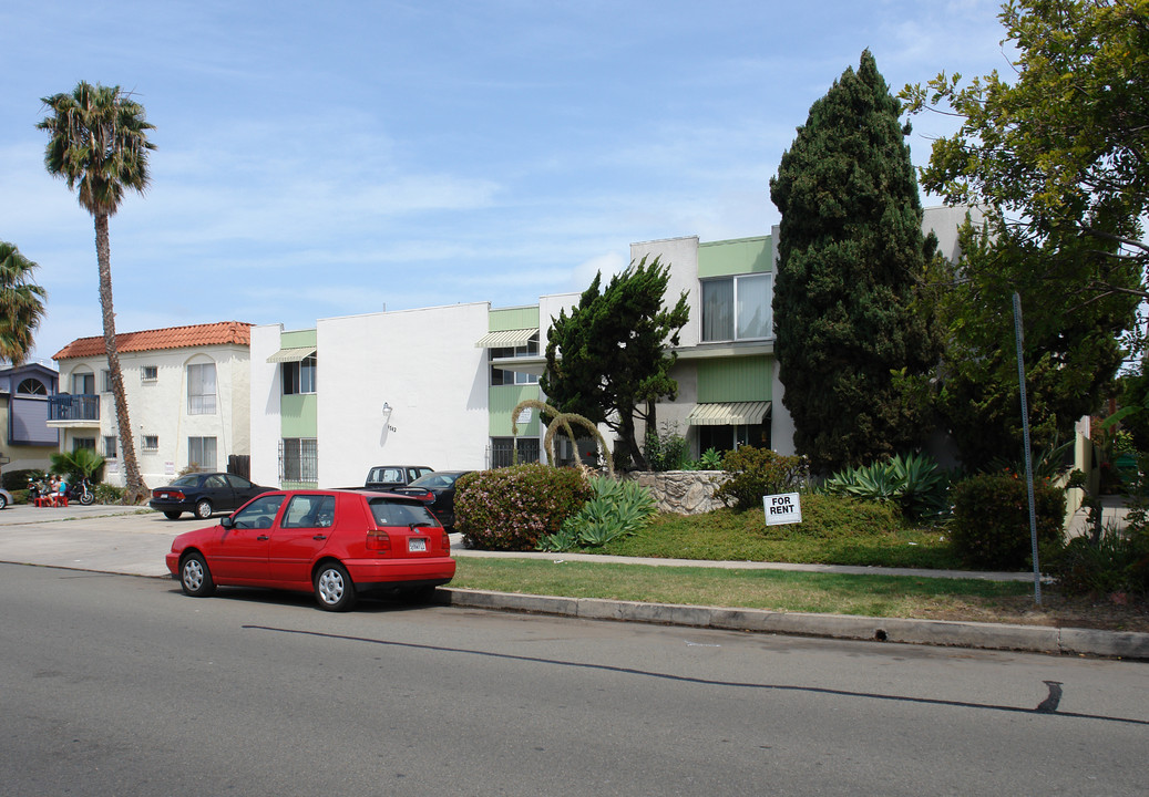 Pacific Diamond Apartments in San Diego, CA - Building Photo