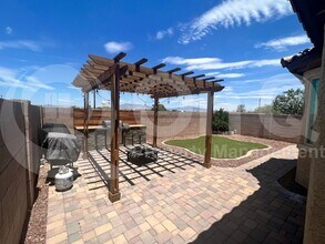 7991 S Dolphin Way in Tucson, AZ - Building Photo - Building Photo