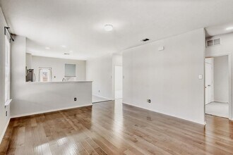 183 Eves Necklace Dr. in Buda, TX - Building Photo - Building Photo