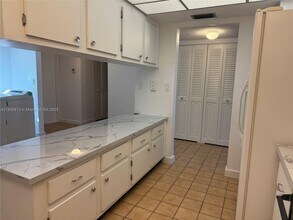 20441 NE 30th Ave in Aventura, FL - Building Photo - Building Photo