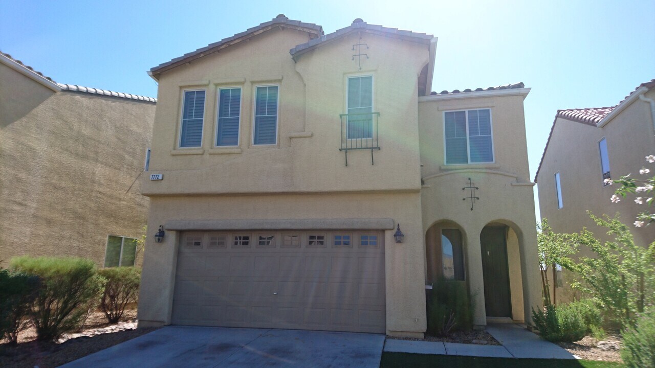 7772 S Soda Canyon St in Las Vegas, NV - Foto de edificio