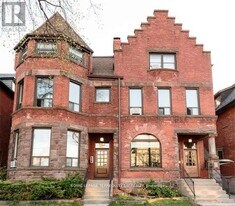 536 Huron St in Toronto, ON - Building Photo