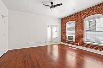 Silver Lake Towers in Los Angeles, CA - Building Photo - Interior Photo