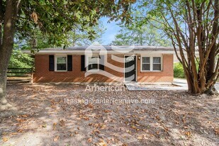 1136 Charlotte St in Cayce, SC - Building Photo
