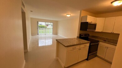 15205 NE 6th Ave in Miami, FL - Foto de edificio - Building Photo