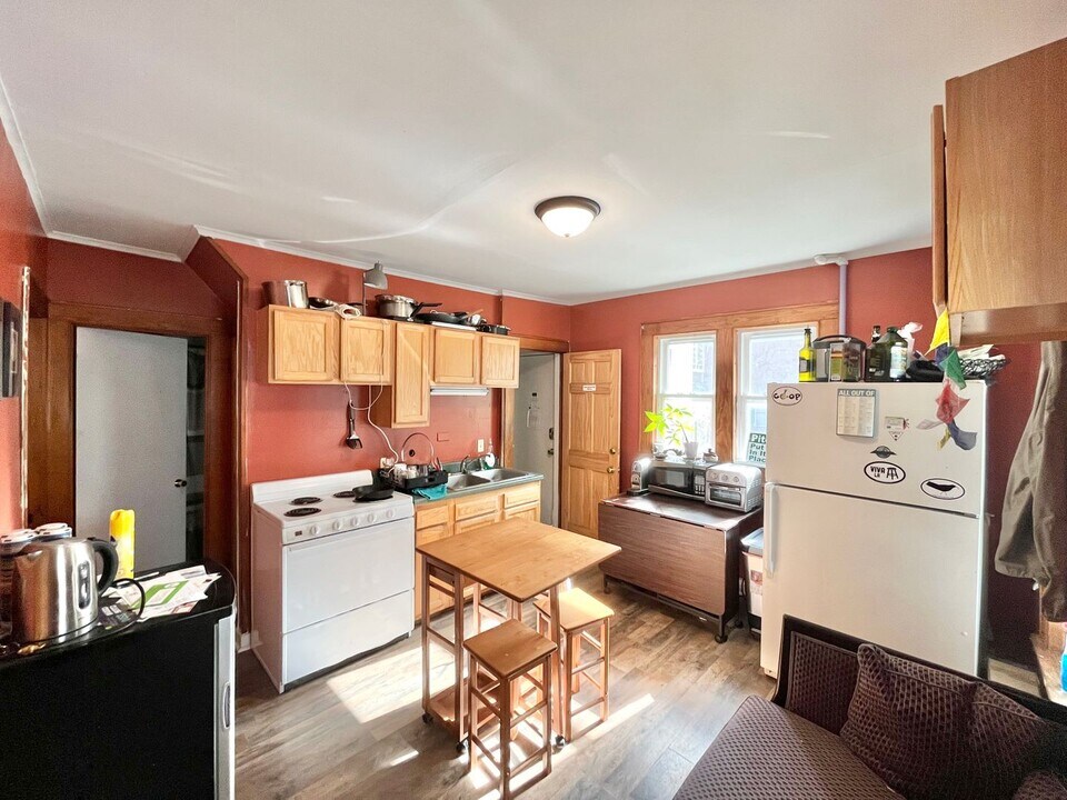 39 Hickok Pl in Burlington, VT - Building Photo