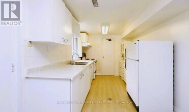 4145-4145 Quaker Hill Dr in Mississauga, ON - Building Photo - Building Photo