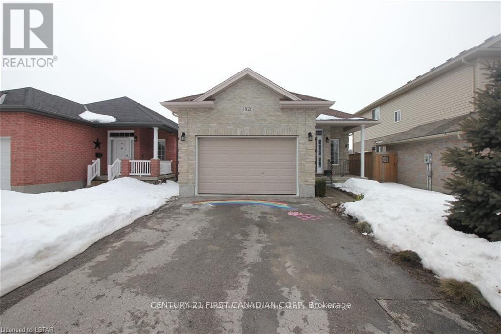 1821 Dalmagarry Rd in London, ON - Building Photo