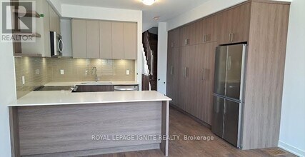 56 Grn Gdns Blvd in Toronto, ON - Building Photo - Building Photo