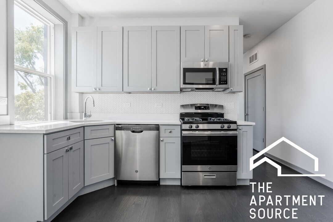 2806 N Mozart St in Chicago, IL - Building Photo