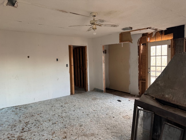 112 S B St in Herington, KS - Foto de edificio - Building Photo