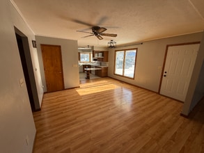 110 N 2nd Ave W in Hartley, IA - Foto de edificio - Building Photo