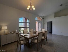 433 NW 24th Terrace in Cape Coral, FL - Foto de edificio - Building Photo