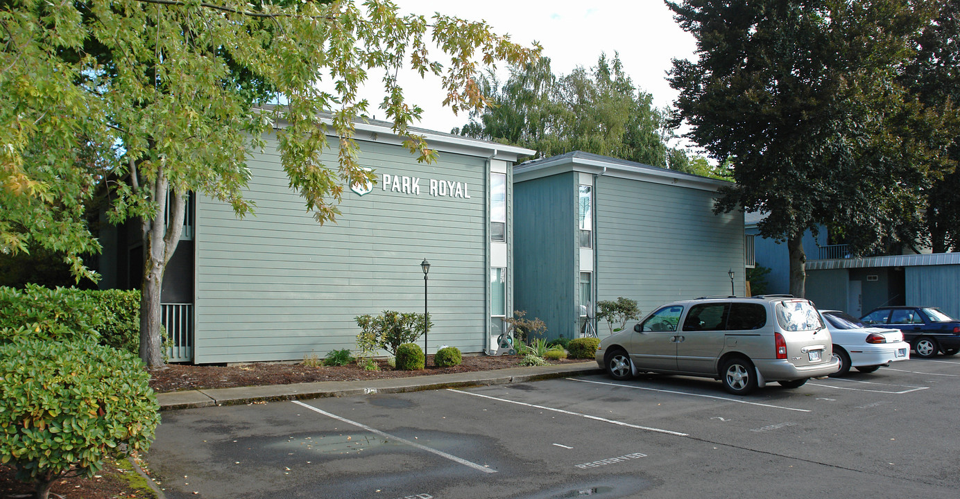 Park Royal Apartments in Salem, OR - Building Photo