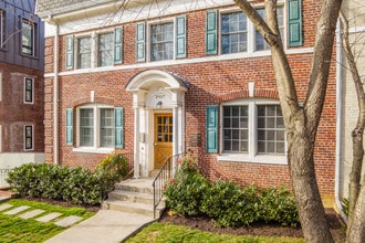 3937 Davis Pl NW in Washington, DC - Foto de edificio - Building Photo