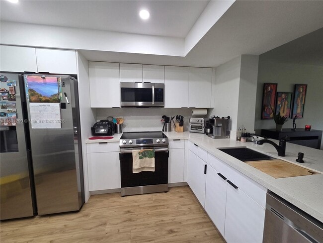 16171 Blatt Blvd in Weston, FL - Building Photo - Building Photo