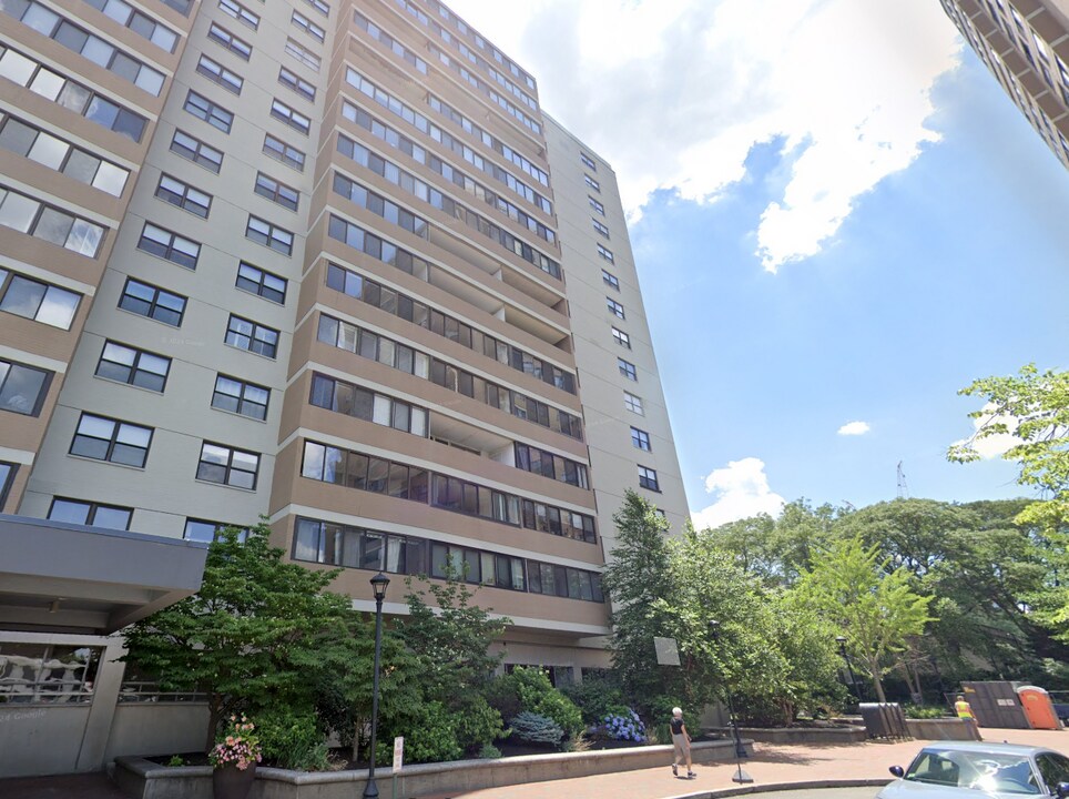 6 Whittier Pl, Unit 8m in Boston, MA - Building Photo