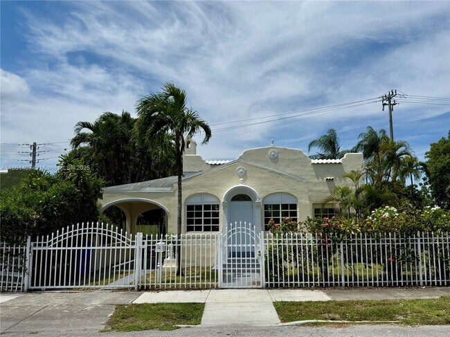 651 NW 47th Terrace in Miami, FL - Building Photo - Building Photo