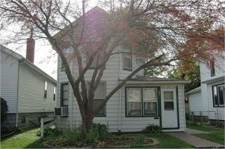 property at 906 E 9th St