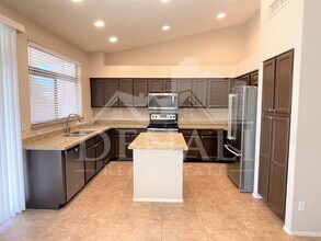 1121 S Western Skies Dr in Gilbert, AZ - Building Photo - Building Photo