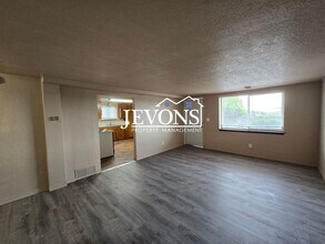 4210 E Hillcrest Dr in Yakima, WA - Building Photo - Building Photo