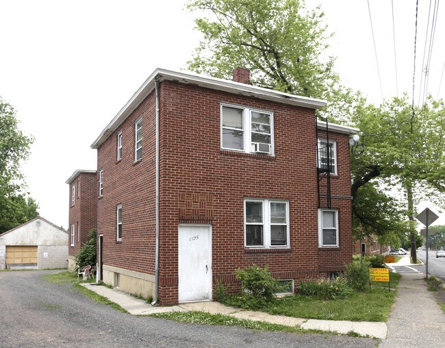 1125 Rt-27 in Highland Park, NJ - Foto de edificio - Building Photo