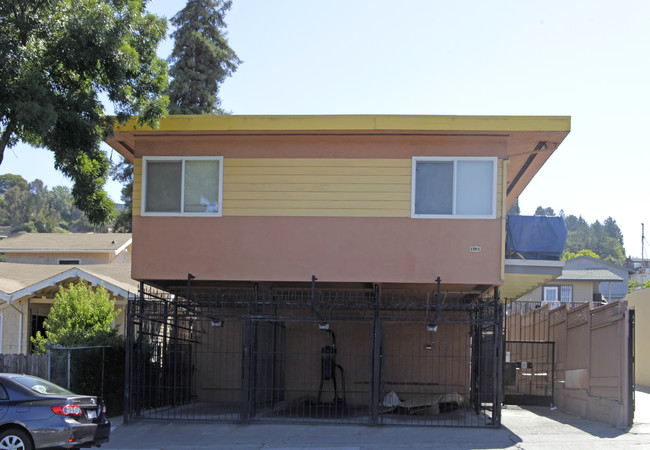 9136 Macarthur Blvd in Oakland, CA - Building Photo - Building Photo