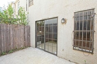 5000 Cedar Spgs in Dallas, TX - Building Photo - Building Photo