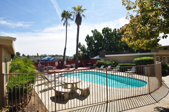 Pomerado Gardens Apartments in Poway, CA - Foto de edificio - Building Photo