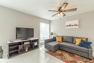 346 Natalen Ave in San Antonio, TX - Building Photo - Building Photo