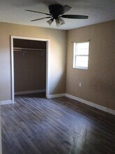 216 Katherine St in West Orange, TX - Foto de edificio - Building Photo