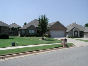 1724 Del Simmons Dr in Edmond, OK - Building Photo - Building Photo