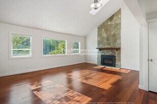 137 Kingsgate Rd in Lake Oswego, OR - Building Photo