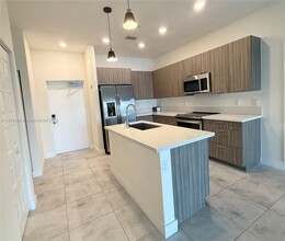 4636 NW 84th Ave in Doral, FL - Building Photo - Building Photo