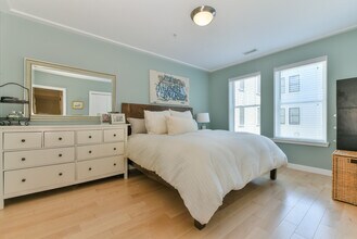335 W 2nd St, Unit 16 in Boston, MA - Building Photo - Building Photo