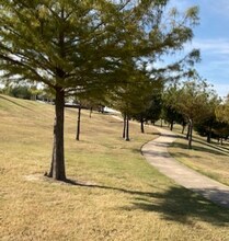 11048 Kinston St in Fort Worth, TX - Foto de edificio - Building Photo