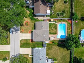 1105 E Alder Ln in Mount Prospect, IL - Building Photo - Building Photo