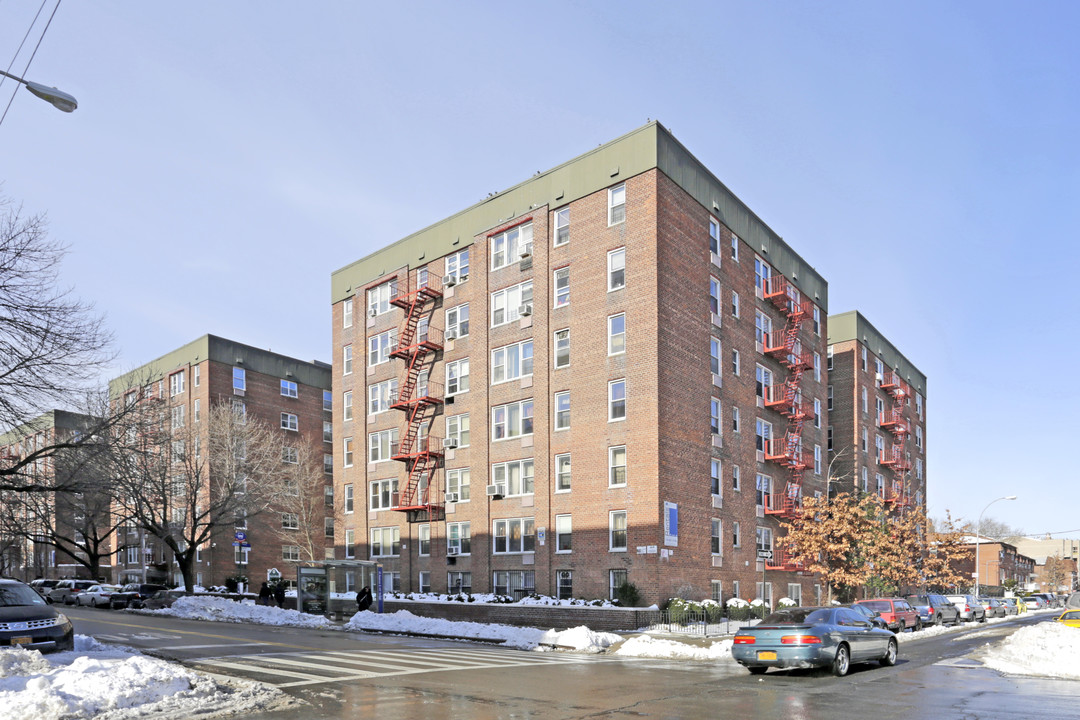 Buckingham Apartments in Flushing, NY - Building Photo