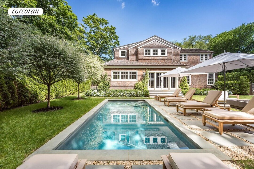 136 Jermain Ave in Sag Harbor, NY - Building Photo