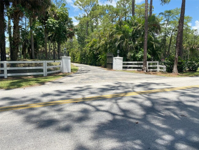 2315 Deer Run Blvd in Loxahatchee, FL - Building Photo - Building Photo