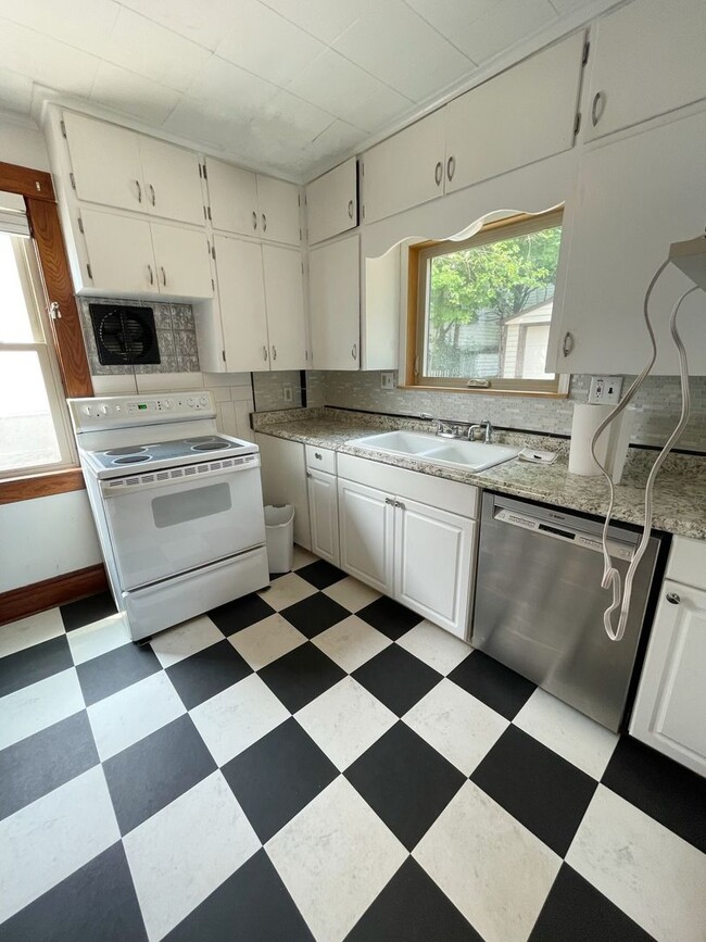 property at 712 S Main St