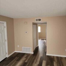 4901 Saddlebrook Ln in Louisville, KY - Building Photo - Building Photo