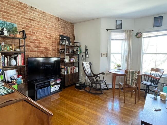 248 Brookline St, Unit 3 in Cambridge, MA - Building Photo - Building Photo