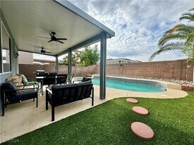 8842 Sierra Linda Dr in Las Vegas, NV - Building Photo