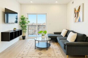 2400 E Huntingdon St in Philadelphia, PA - Building Photo