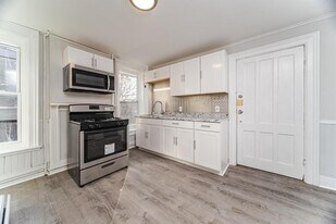 66 13th St in Troy, NY - Building Photo