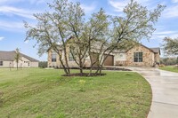 272 Wellborn Rd in Liberty Hill, TX - Foto de edificio - Building Photo