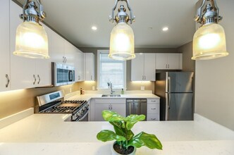 4945 Washington St in Boston, MA - Building Photo - Building Photo