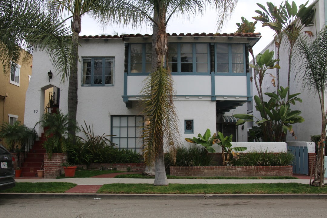 70 Granada Ave, Unit 70 and one half in Long Beach, CA - Building Photo