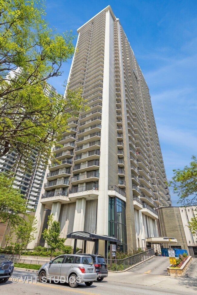 6007 N Sheridan Rd in Chicago, IL - Building Photo - Building Photo